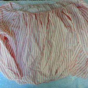 Gap off the shoulder shirt